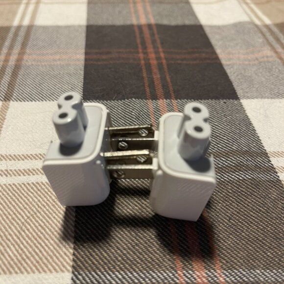 United States to Italy Travel Power Adapter to Connect North American Electrical - Picture 6 of 9